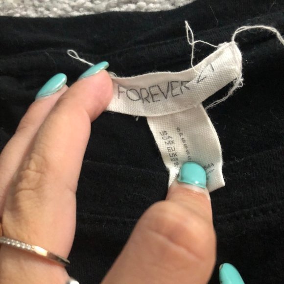 SMALL BLACK CROP TOP - Picture 3 of 3